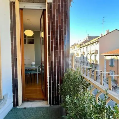Maison Bleue- Romantic Flat,apt Near M1 -duomo 2 Fermate -centro Apartment Mailand