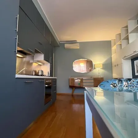 Maison Bleue- Romantic Flat,apt Near M1 -duomo 2 Fermate -centro Apartment *