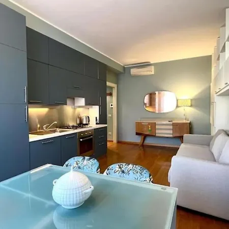 Maison Bleue- Romantic Flat,apt Near M1 -duomo 2 Fermate -centro Apartment